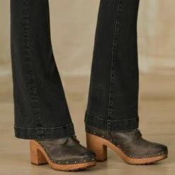 Wyatt Classic Flare Jean -Sundance Sales 3cea5547 e9da 429a a445 a763a2437455