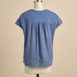 Tres Jolie Eyelet Top, Petite